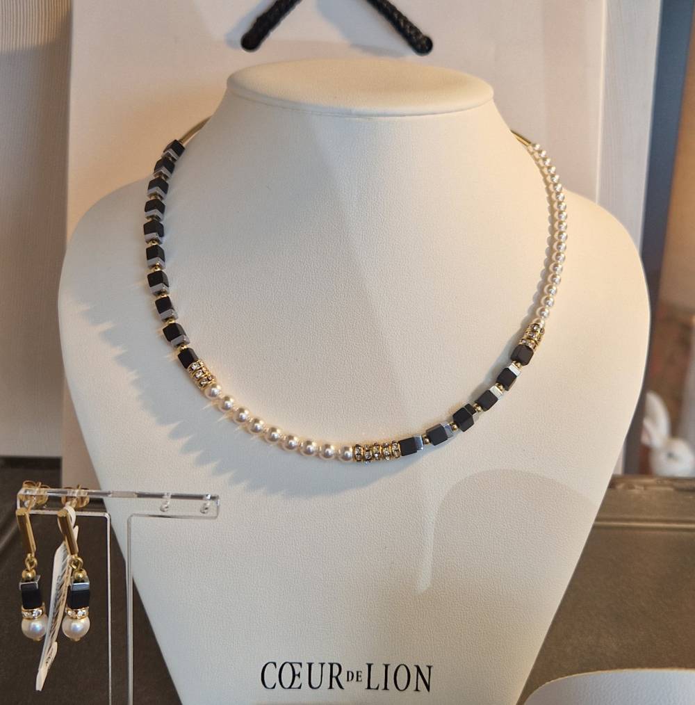 ardeco_colliernoirblanc_coeurdelion